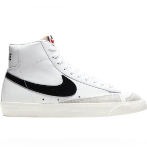 Nike Women’s Blazer Mid 77 Shoes